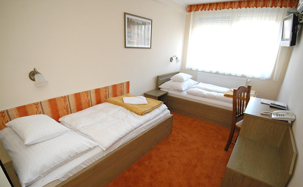 Hotel Bavaria Abda Pokoj fotografie