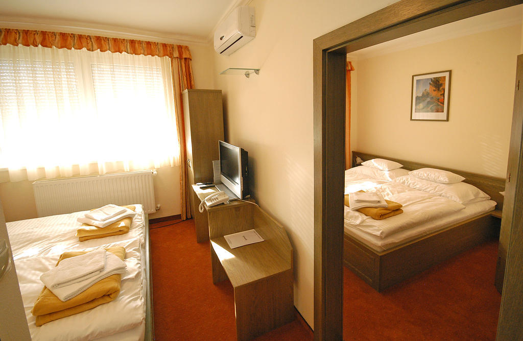 Hotel Bavaria Abda Pokoj fotografie